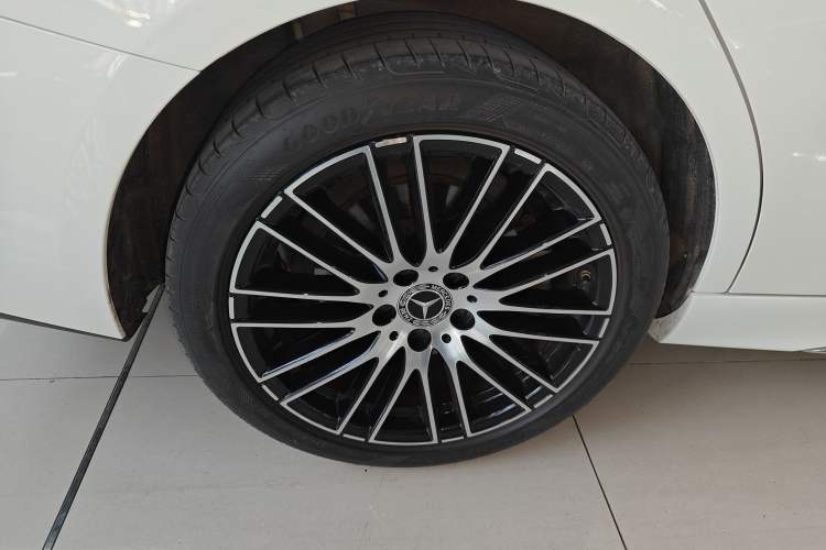 Used Mercedes-Benz C-Class 2022 Restyled C 260 L Sport Edition Right Rear Wheel Hub