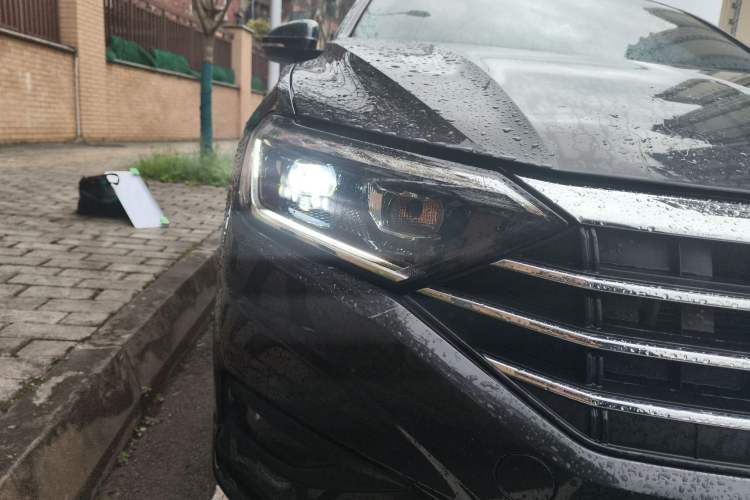 Used Volkswagen Sagitar 2020 280TSI DSG Comfort Version China VI Standard Right Front Headlight