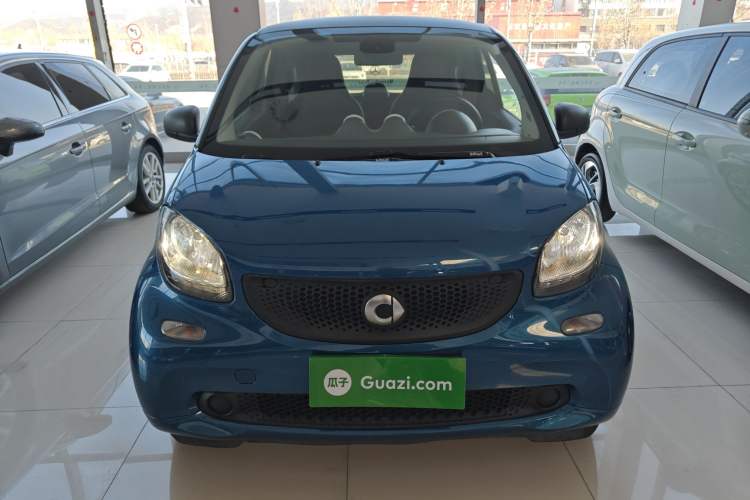 Used smart fortwo 2015 1.0L 52 kW hardtop Dynamic version
