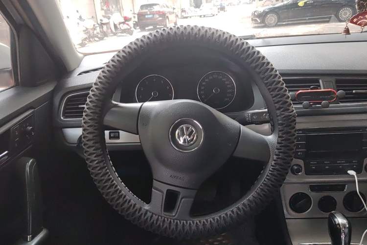 Used Volkswagen Lavida 2013 1.6L Automatic Comfort Edition

