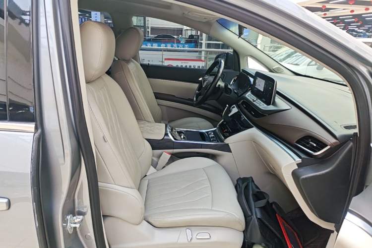 Used Buick GL8 2023 Land Executive Class Smart Enjoyment Model Right Front Seat