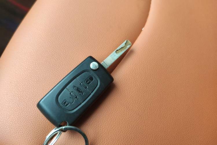Used Peugeot 408 2011 2.0L Manual Luxury Edition
