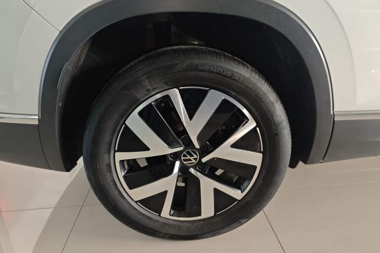 Used Volkswagen Tayron 2023 300TSI Two-Wheel-Drive Luxury Plus Advanced Edition
