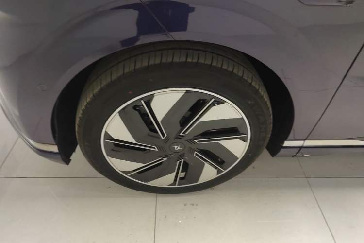 Used Dongfeng eπ eπ008 2024 636Max All-Electric Version 6 Seats