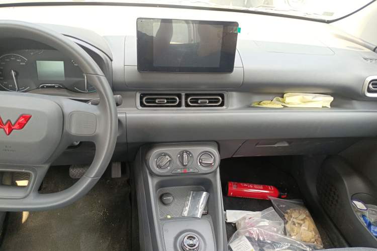 Used Wuling Hongguang New Energy 2024 All-Electric Model 300KM Standard Version
