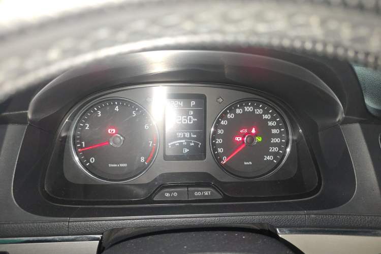 Used Volkswagen Lavida 2013 Revised Version 1.6L Automatic Luxury Edition Instrument Cluster
