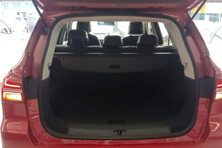 Used Roewe RX5 2016 20T Two-Wheel Drive Automatic Flagship Edition Trunk