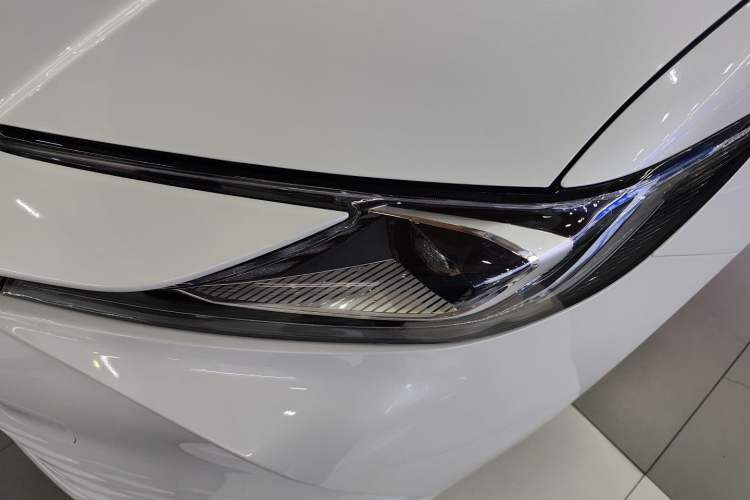 Used Toyota Camry 2026 Model Dual-Engine 2.0HG Prestige Edition
