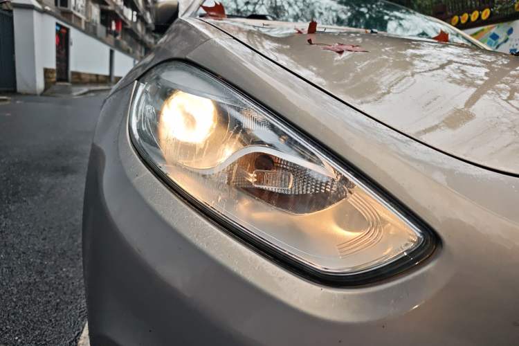 Used Fiat Viaggio 2015 1.4T Automatic Jingxiang Edition Right Front Headlight