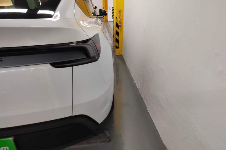 Used Tesla Model Y 2025 Long-Range All-Wheel-Drive Version