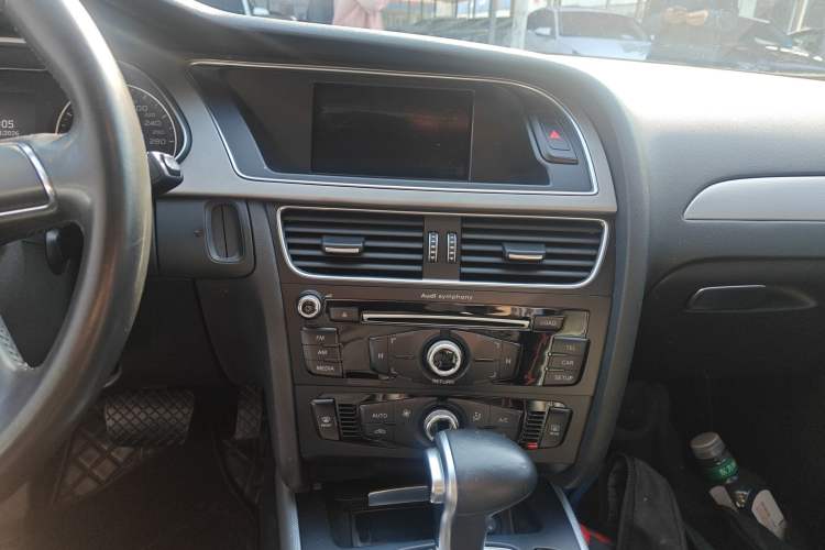 Used Audi A4L 2016 30 TFSI Automatic Comfort Model Audio And AC Panel