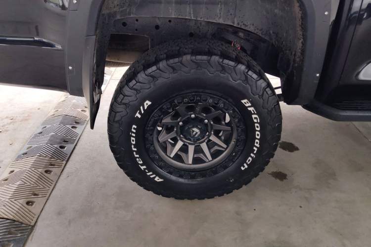 Used JMC DaDao 2023 Chasing Light 2.3T Diesel Automatic 4x4 Standard-Wheel Enjoyment Model
