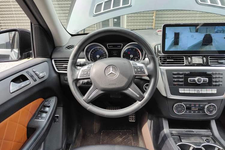 Used Mercedes-Benz M-Class 2014 ML 320 4MATIC Steering Wheel