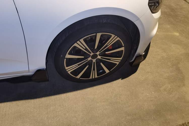 Used Geely Auto Preface 2025 Dongfang Yao 1.5TD Kunlun Edition Right Front Wheel Hub