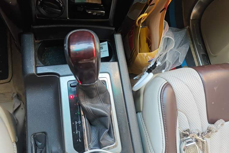 Used Toyota Prado 2015 2.7L Automatic Standard Edition Gear Lever