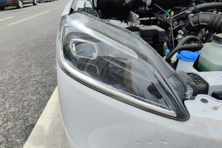 Used Wuling Hongguang New Energy 2025 Extended-Range Hybrid 50 km Standard Version Right Front Headlight