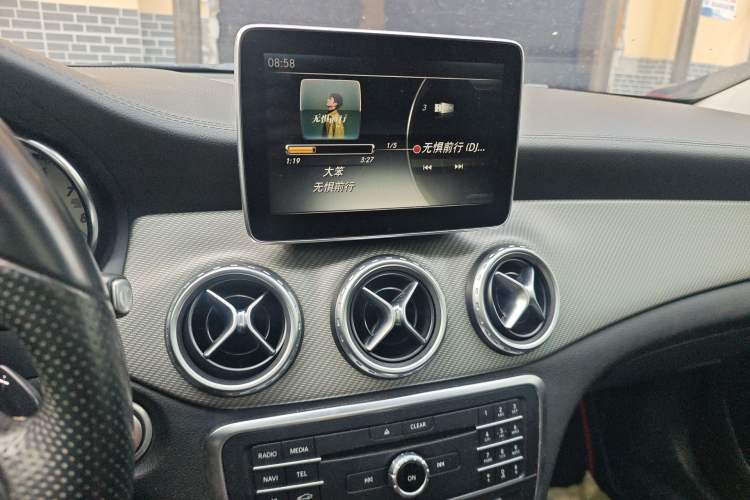 Used Mercedes-Benz GLA 2016 GLA 200 Sport Edition Audio And AC Panel