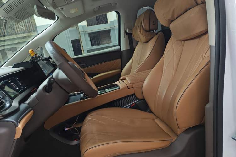 Used Denza D9 2022 EV 600 Four-Wheel Drive Flagship Model