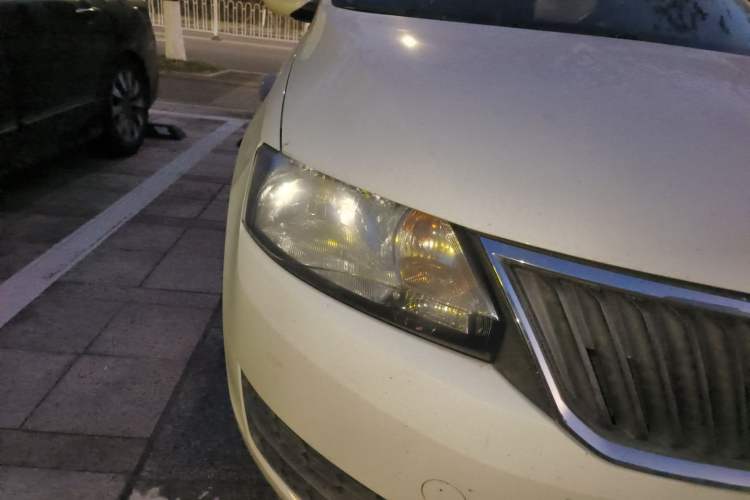 Used Skoda Rapid Spaceback 2016 1.6L Manual Front-Wheel-Drive Version