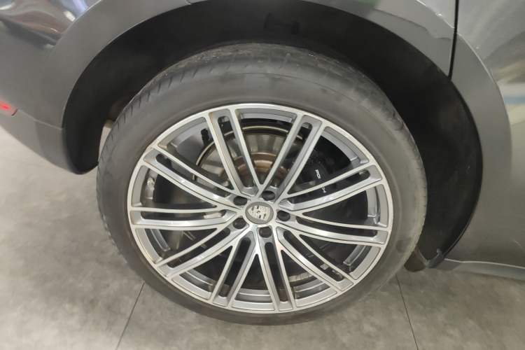 Used Porsche Macan 2021 Macan 2.0T Right Rear Wheel Hub