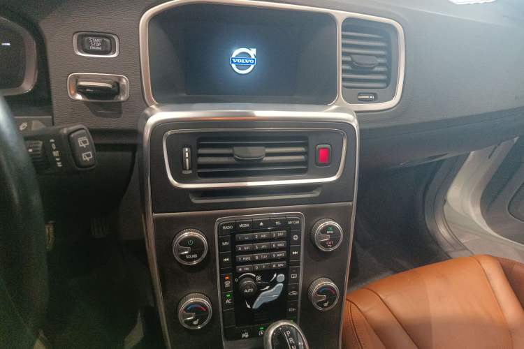 Used Volvo V60 2015 T5 Zhiya Edition