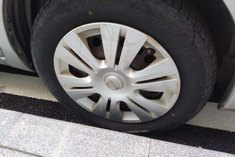 Used Nissan Livina 2013 1.6XE Manual Comfort Edition
