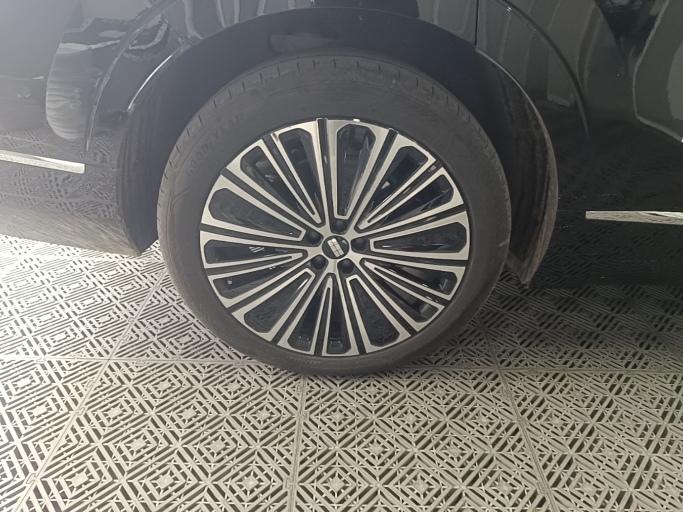 Geely Galaxy M9 2025 Model 210km Four-Wheel-Drive Leading Edition — снимка 11