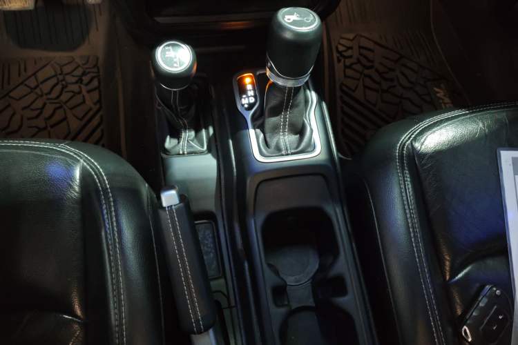 Used Jeep Wrangler 2018 2.0T Sahara Four-Door Edition
