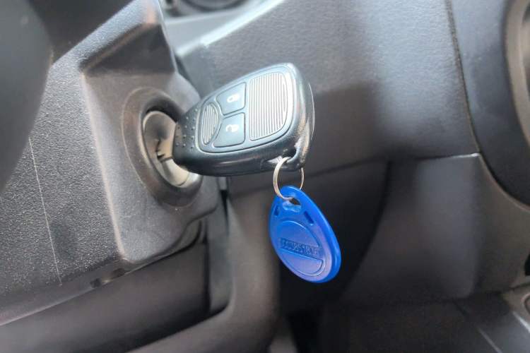 Used Jeep Compass 2013 2.0L two-wheel drive sport version Vehicle Key