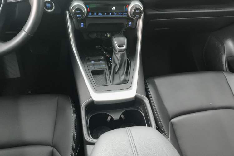 Used Toyota Wildlander 2022 2.0L CVT Two-Wheel Drive Luxury PLUS Edition Gear Lever