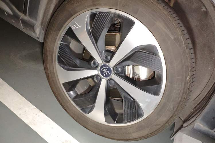Used BYD Song PLUS New Energy 2021 EV Deluxe Model Right Front Wheel Hub
