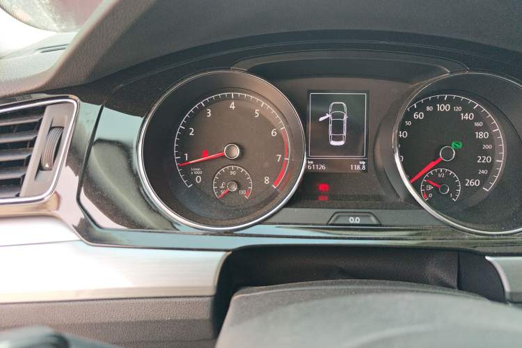 Used Volkswagen Lamando 2018 280TSI DSG Comfort Edition Odometer Close Up