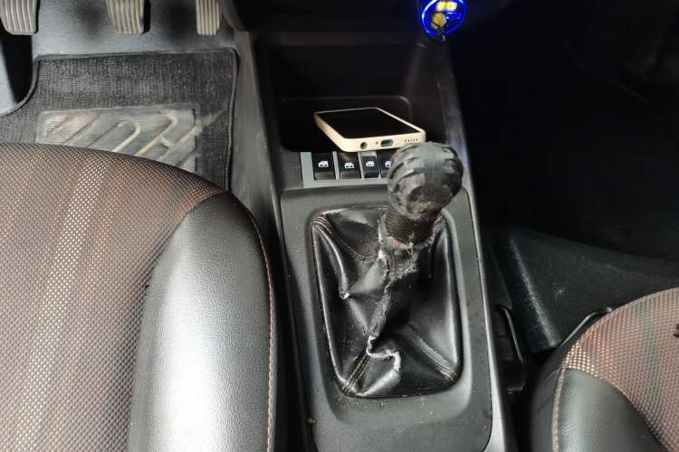 Used Chevrolet Sail 2013 Sedan 1.4L Manual Ideal Happiness Edition Gear Lever