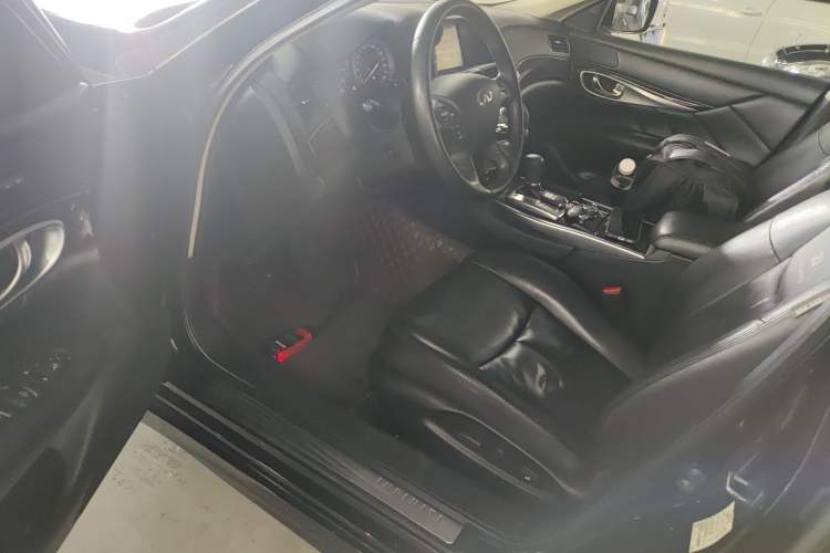 Used Infiniti Q70 2013 Q70L 2.5L Elegance Edition
