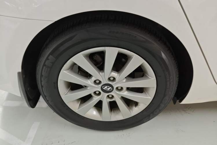 Used Hyundai Mistra 2014 1.8L Automatic Smart GLS Right Rear Wheel Hub