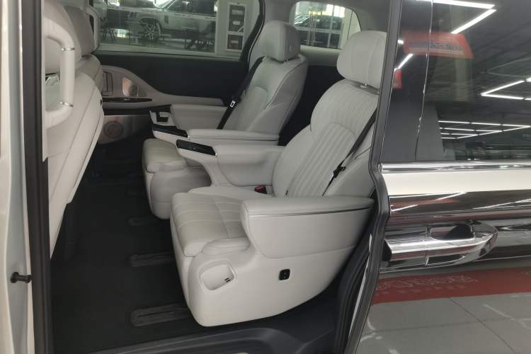 Used VOYAH Dream 2025 PHEV Four-Wheel-Drive Flagship Version – Qiankun Edition Left Rear Seat