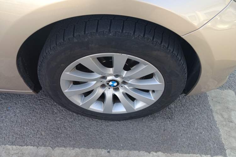 Used BMW 5 Series GT 2011 535i xDrive Luxury Edition Right Front Wheel Hub