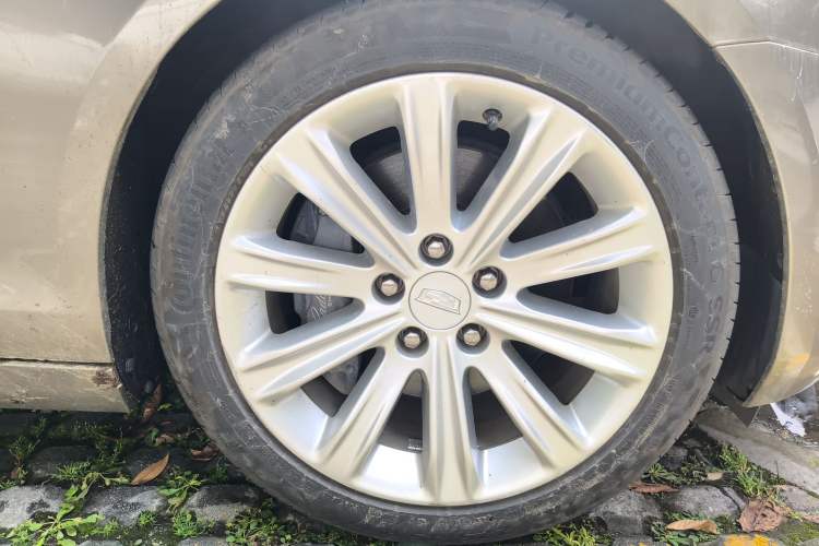 Used Cadillac ATS-L 2017 28T Tech Edition Right Front Wheel Hub