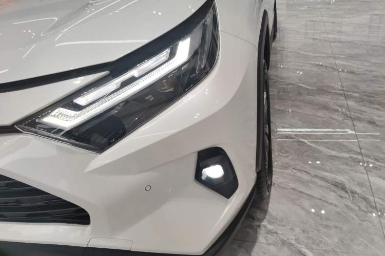 Used Toyota RAV4 2023 2.0L CVT Two-Wheel Drive Fashion Plus Edition
