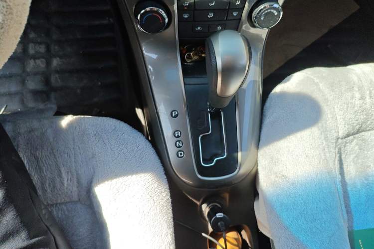 Used Chevrolet Cruze 2015 1.5L Classic SE AT Gear Lever