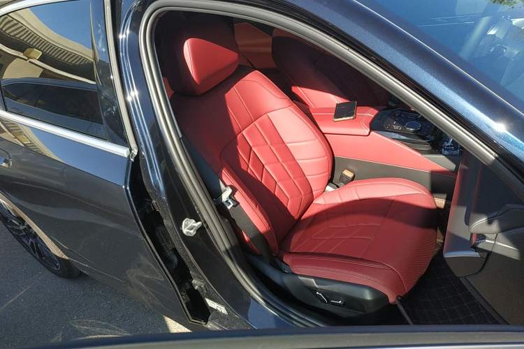 Used BMW 5 Series 2025 530Li Leading Model M Sport Package Right Front Seat