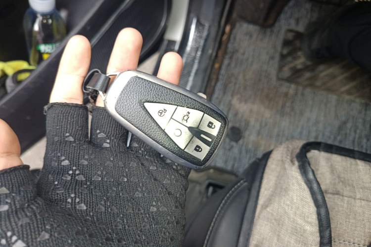 Used CHANGAN OSHAN X7 2020 1.5T Automatic Luxury Version Vehicle Key