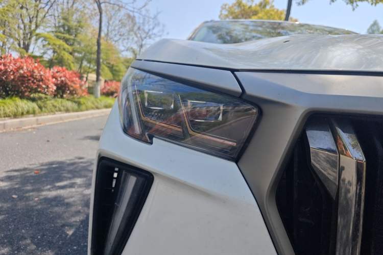 Used GAC Trumpchi GS4 PLUS 2022 390T Automatic Starry Edition Right Front Headlight