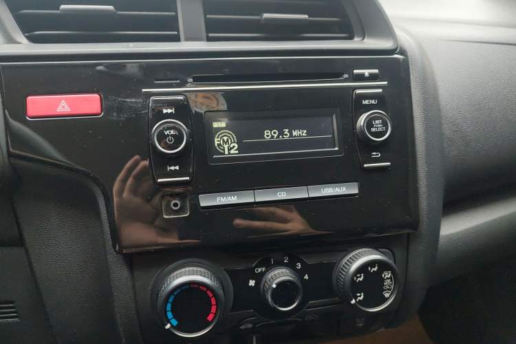 Used Honda Fit 2014 1.5L LX CVT Comfort Model Audio And AC Panel