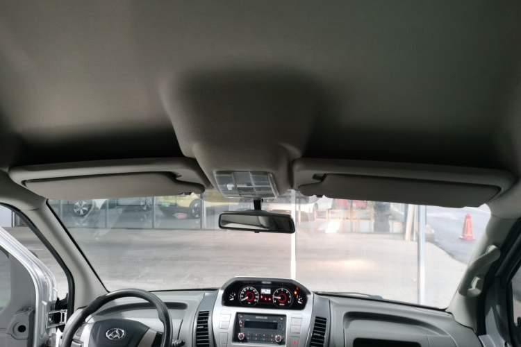 Used SAIC MAXUS Xintu V80 2017 2.5T AMT Aoyuntong China V Standard Long Wheelbase High Roof – 6 to 10 Seats
