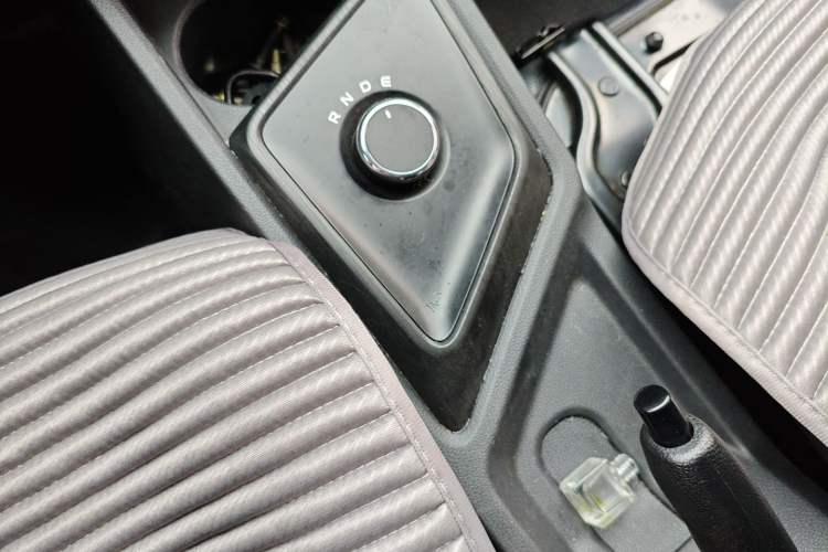 Used Chana Ruixing EM80 2025 Customized Passenger Version 6-Seater 300km Side-Hinged Doors
