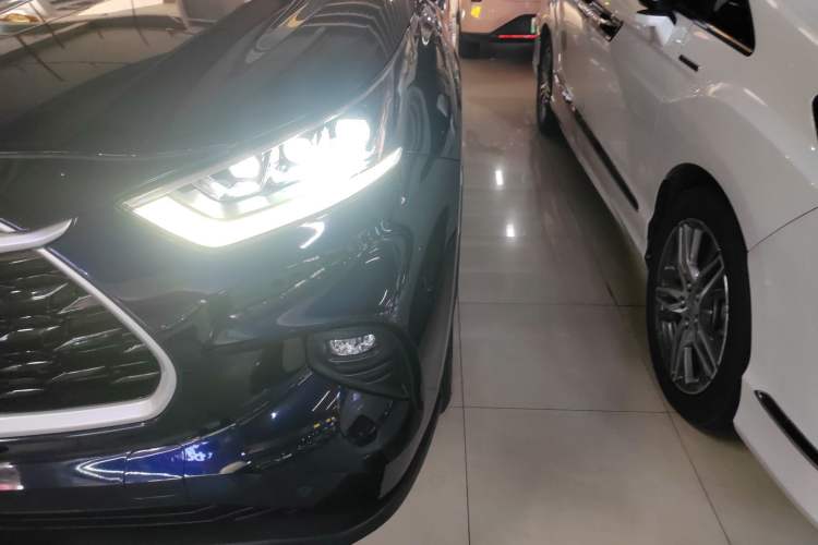 Used Toyota Highlander 2022 Dual-Engine 2.5L Four-Wheel Drive Prestige Version 7 Seats
