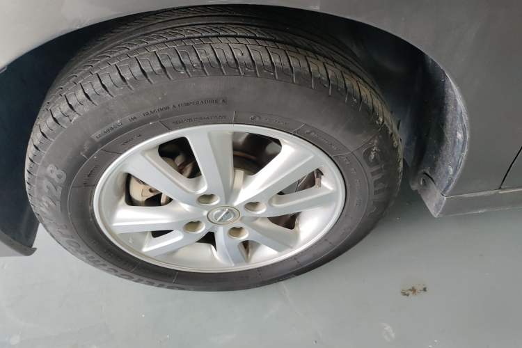 Used Nissan Sylphy 2012 Classic 1.6 XL Automatic Luxury Edition Left Front Wheel Hub