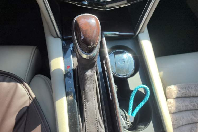 Used Cadillac XTS 2013 28T Luxury Model Gear Lever