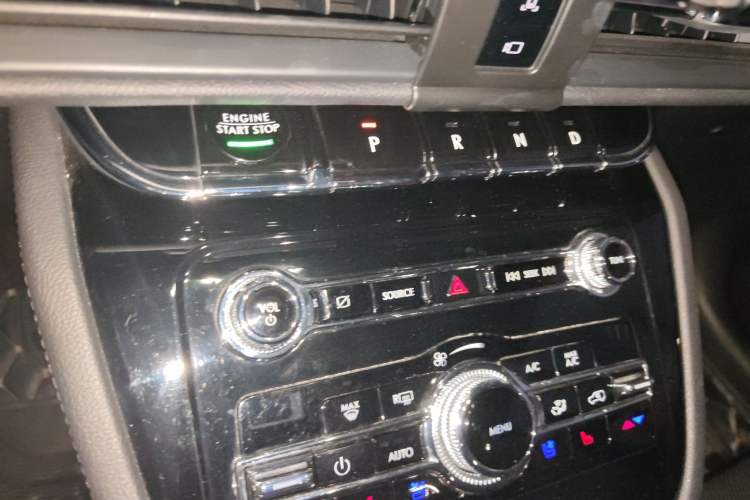 Used Lincoln Corsair 2020 2.0T Two-Wheel Drive Luxury Edition Gear Lever